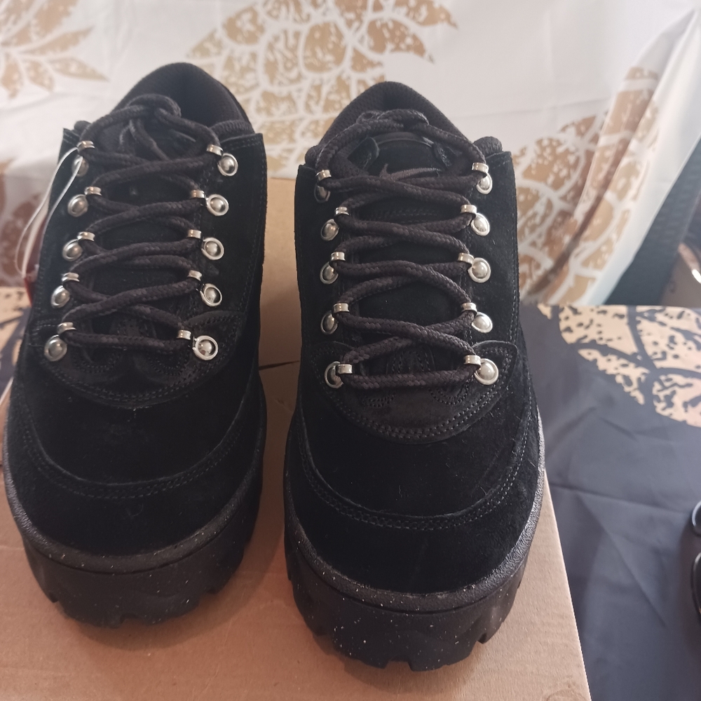 Nike Lahar Low Triple Black